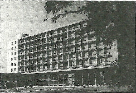 Liečebný dom Hont (Rubín) pri dokončovacích prácach v rokoch 1964 až 1966